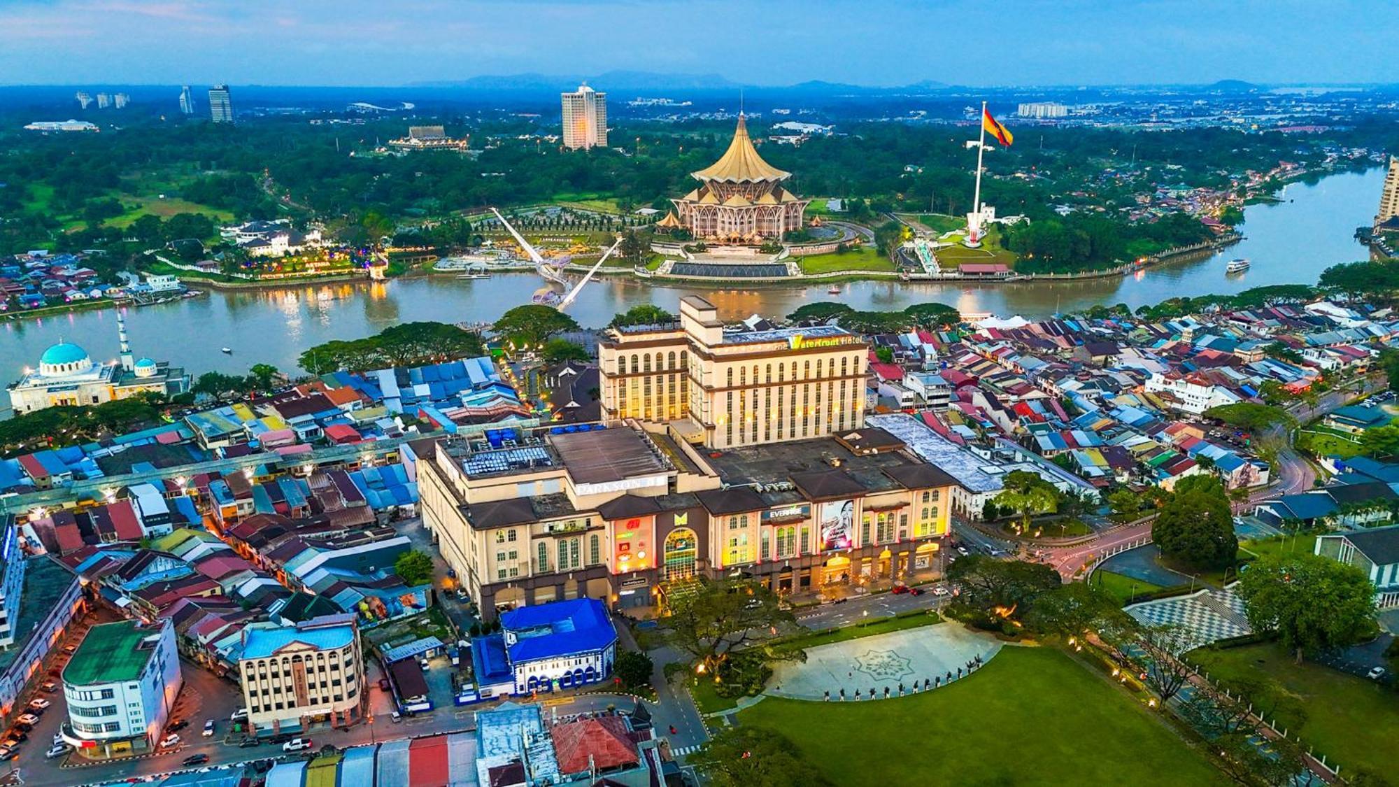 The Waterfront Hotel Kuching Exterior foto Aerial view of the city centre